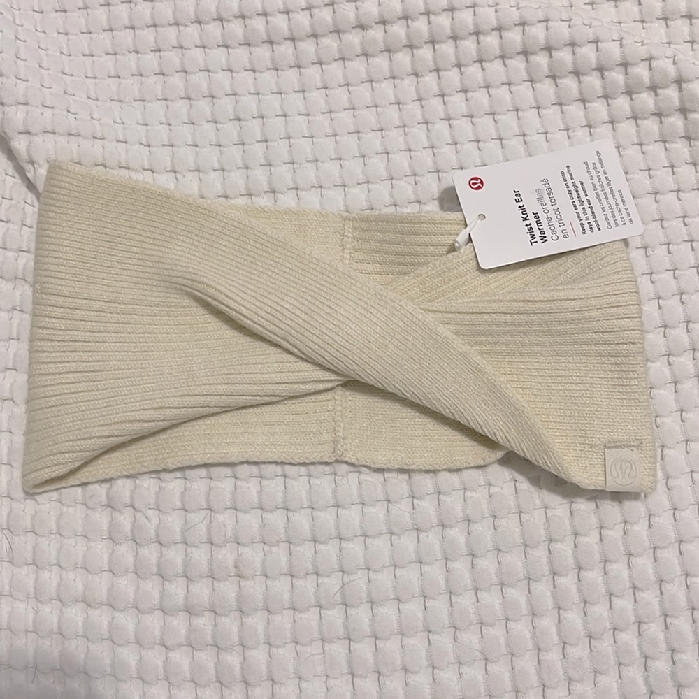 NWT- Lululemon- Twist Knit Ear Warmer
